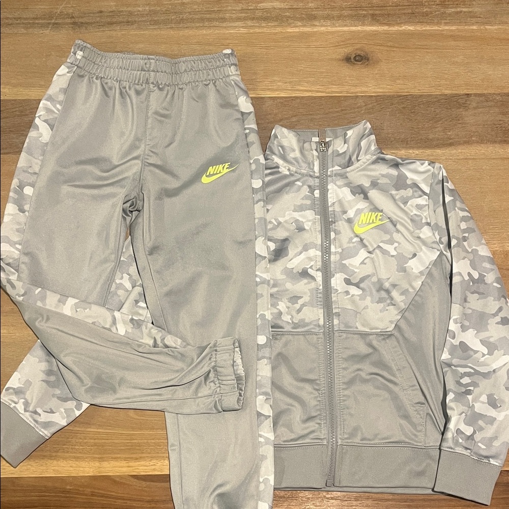 Nike Kids Gray Camo Sweatpants & Jacket Set